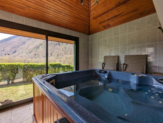 31G100024-7a54c4e07a79486c99f912744b2889da