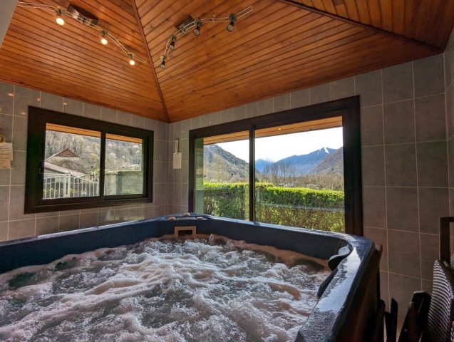 31G100024-80694529552b4dec91f99f44fd10c1be