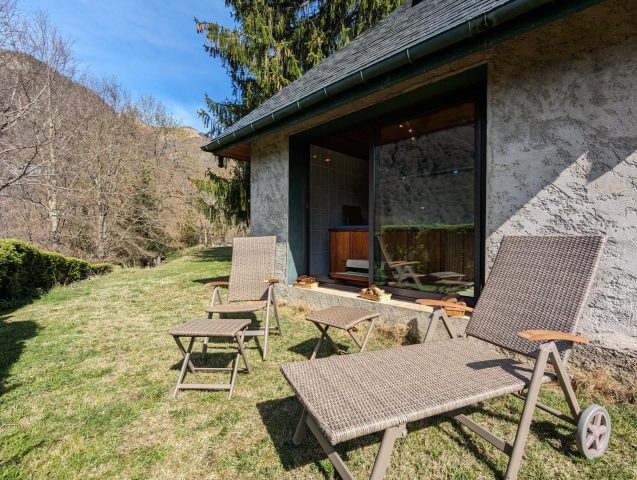 31G100024-887e3994cf6e4269bc56a5259891f1ec