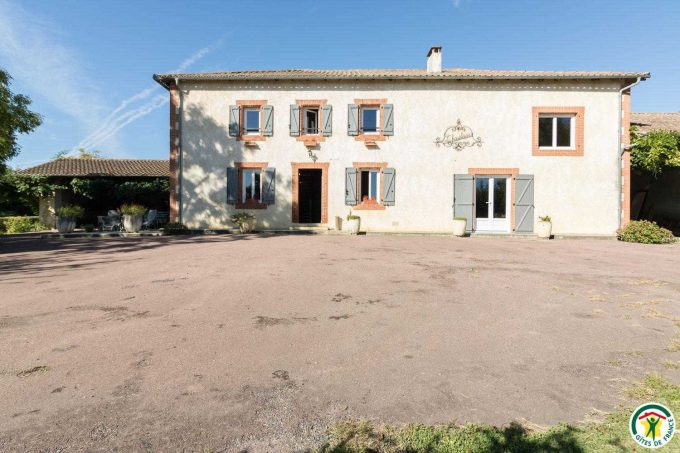 31G100135-0549e5ca60e94368af0d8e83a0a2885c