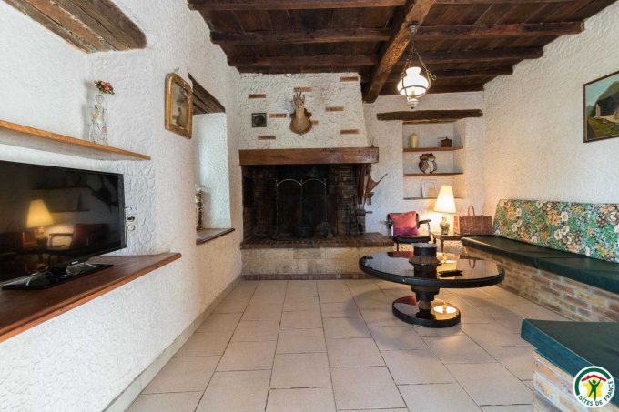 31G100135-0e3ee21b9208435c96dff40b4d40f077