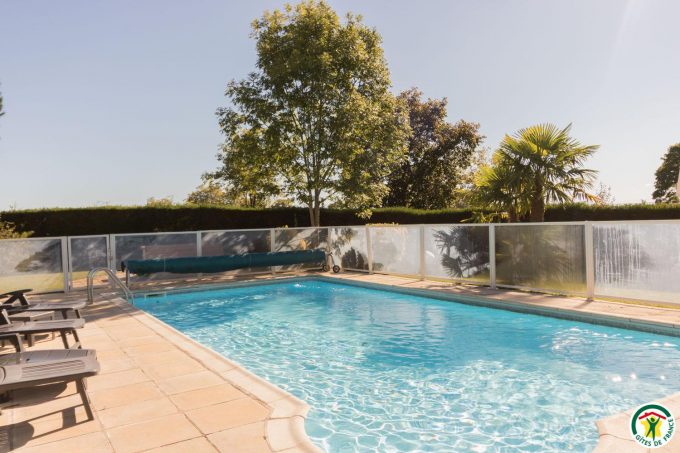 31G100135-25e3d9b8053e4460b61d56919ab2aea9