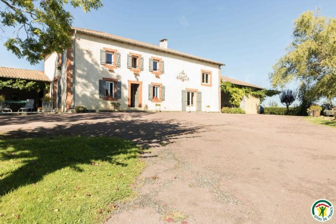 31G100135-2af0c3a8ec7c49749305574936fb7d79