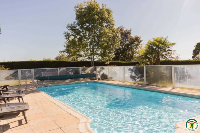 31G100135-2c2efd207a0442d9a94fc2a15ead5880