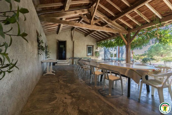 31G100135-2cc2dbcb0f564047a91450f5cf4594b3