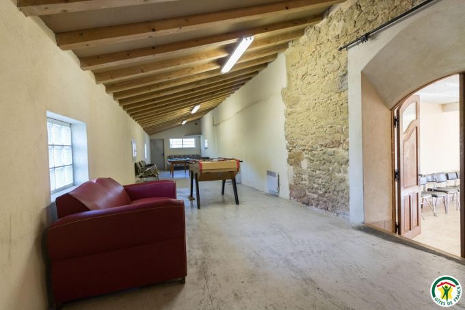 31G100135-3d633bc9a18c4fe1bea773c25dc3c68a