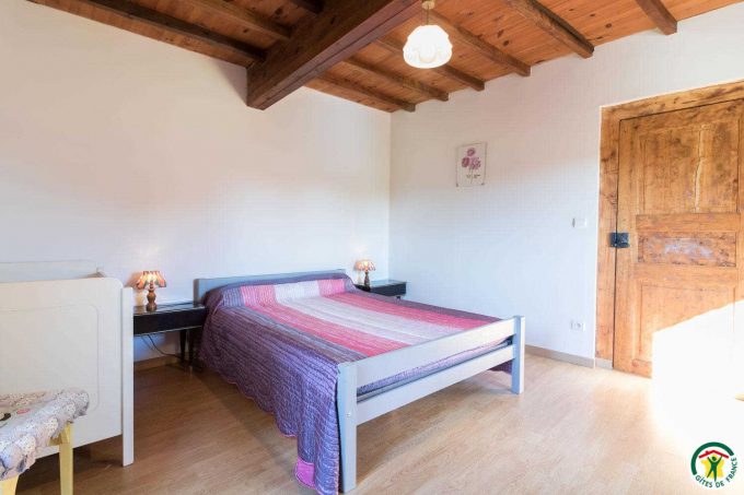 31G100135-40ca7911460445059e4de9c02a7ac0b6