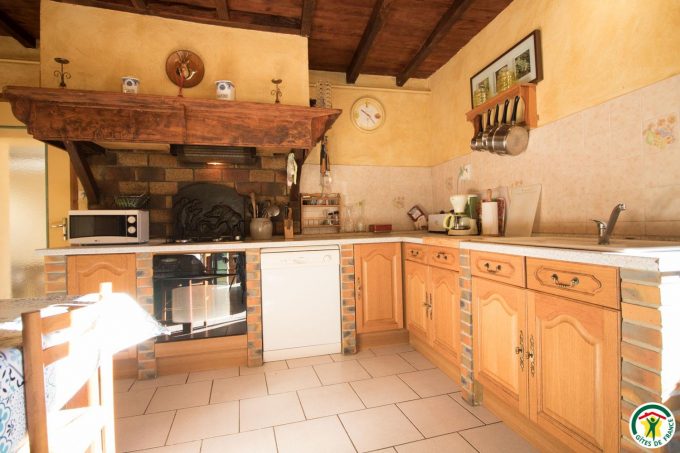 31G100135-4dad55b5964b4112926da94067ee5e4a