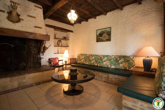 31G100135-5862260027274f32b9b743b25f4c3335