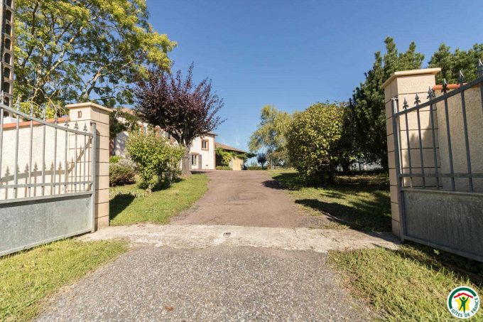 31G100135-5d1e67520acf45d497d52bcf2d289160