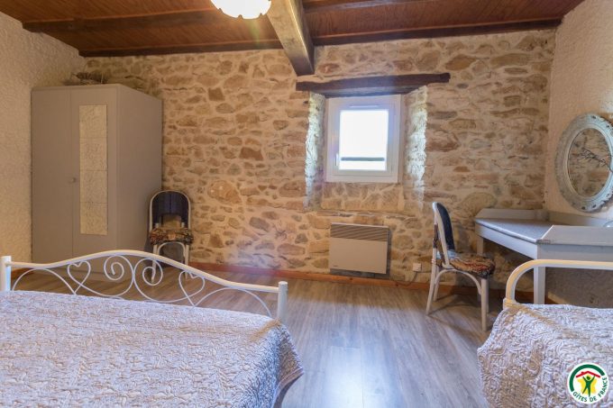 31G100135-78afba9cc19649049ebe0b349019bce8