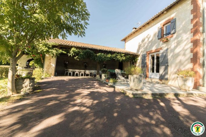 31G100135-7e906e1532564f598122b21373beb62b