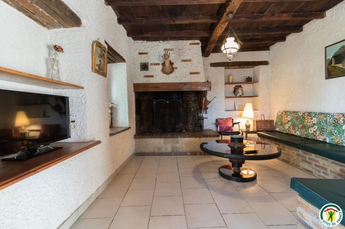 31G100135-82833ef985954756bfb417bd3b62505f