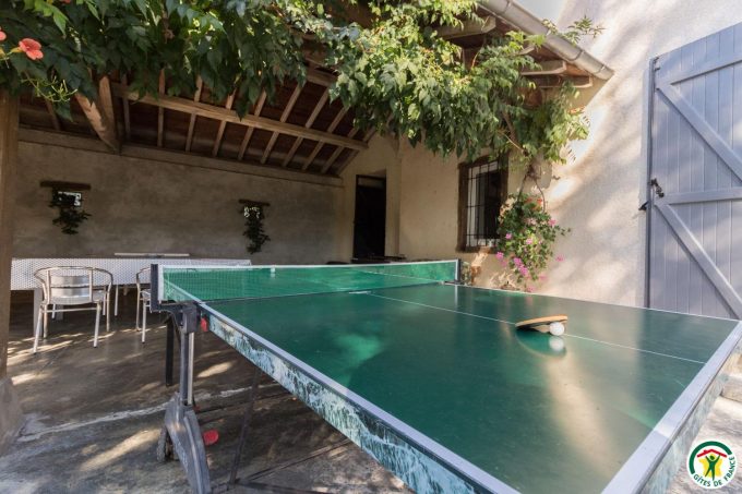 31G100135-b7079f850559439d904ee4645b6a3f83