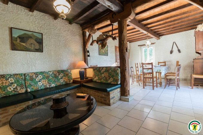 31G100135-c3f4a356f4be45ee9bf1f193a218f8c1