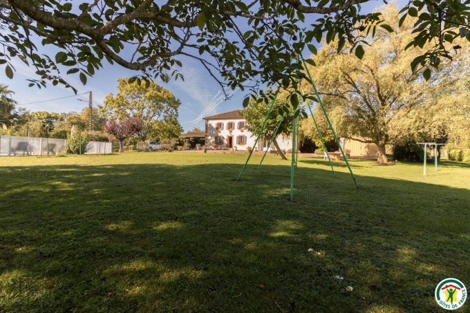 31G100135-d51d5b7c80e4468aa1264a8a90f8c96f