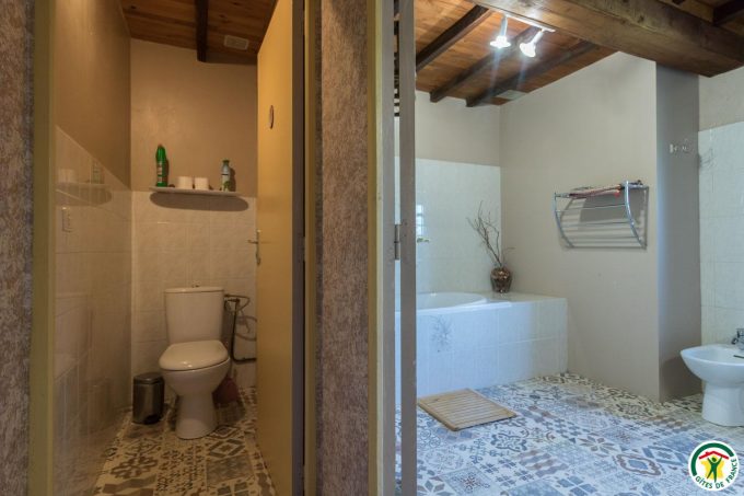 31G100135-fbbf5cedef624032aef559660819e309