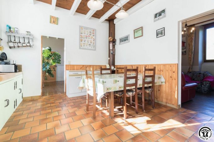 31G100211-13554e445c7c4d039f2d6079793f9a95