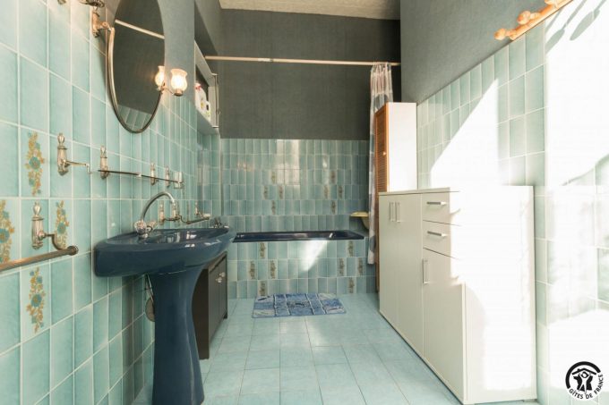 31G100211-26368f4569244b85866f50f2fc114c7a