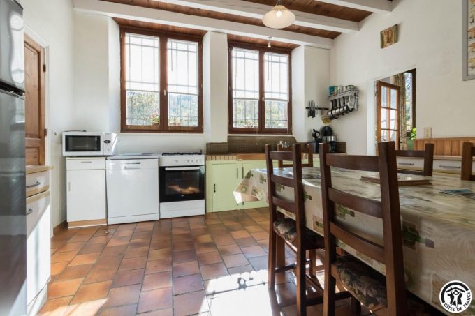 31G100211-a8f9971841cc44e5a84847d8e425f268