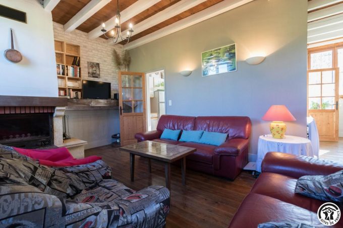 31G100211-bfe15d31949a4eb799071a72ba66c151