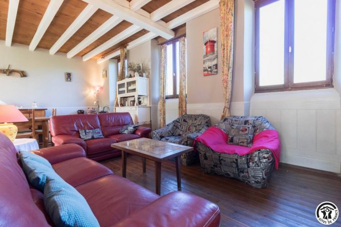 31G100211-c62b917fd8b54eb393fc3c04fa5e4524