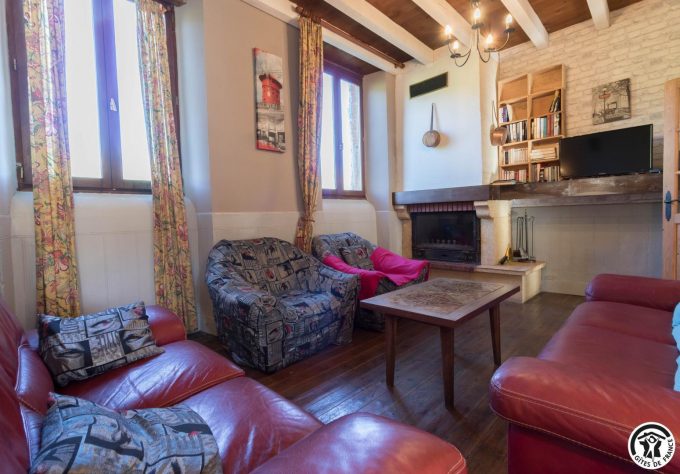 31G100211-e368e688e84b4b8fa897d8c999f46ddc