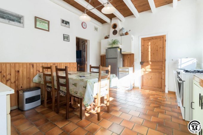 31G100211-ebad2fcb89a64503966fa3e6bb22e521