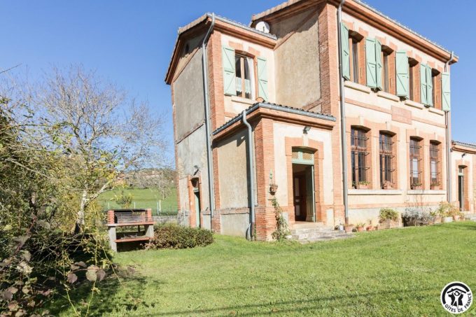 31G100211-f5de0314a4fb41148ac1343d3437fc96