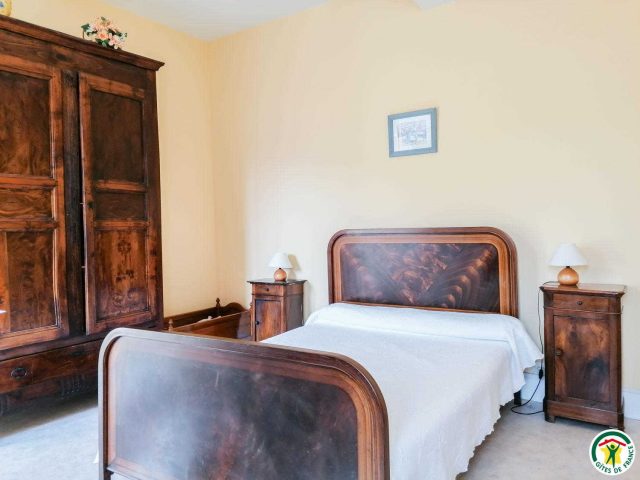 31G100242-8e6723f0e4bd4114a504f67ec25811f9