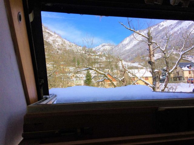 31G100245-29d2aba44e634021be32e55b92844383