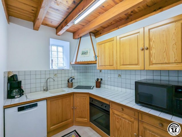 31G100245-3e5793aa38e74f6292c0c447b7526e55