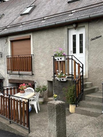 31G100245-a2ac5de7622e47009a653d324426cd51