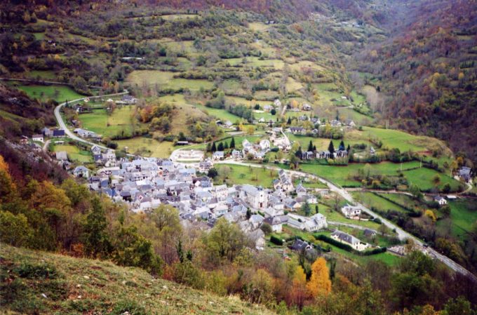 31G100245-c43fe589b03145a68854de46d64f0f27