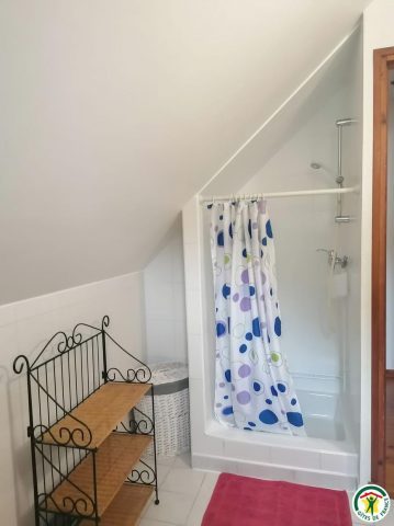 31G100247-360e31916a0741aeba279e446d2c7218