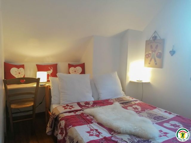 31G100247-437c5e1c11c34e1788f519856497e086