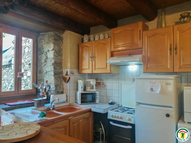 31G100247-53670337389343218c5fb671a24fb585