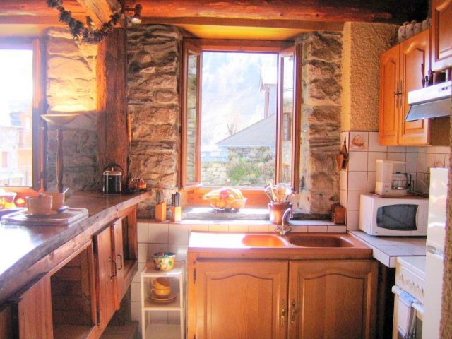 31G100247-6a49c86ee92a43f9af1a96fb72ad682a