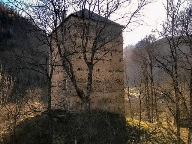 31G100247-f318ecf1d1294aa1ae7a71deeb4f796c