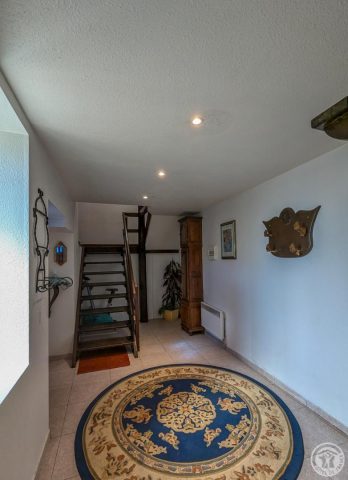 31G100248-0d85666e304f4663aafd95c2012c43da