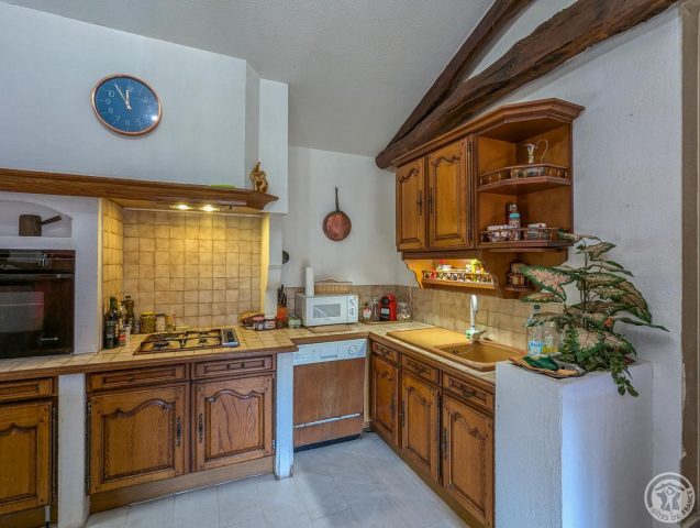 31G100248-e289c0f8ee984c50b1d9f27ce9f4dcc9