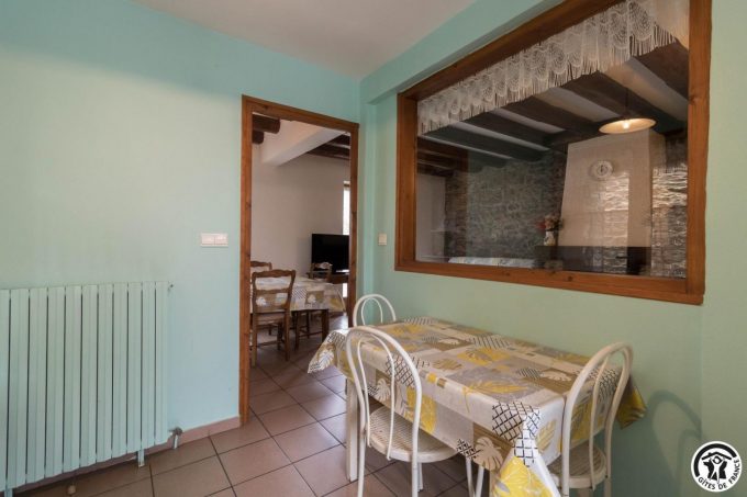 31G100251-532b45270fe34773960f2098255d9846