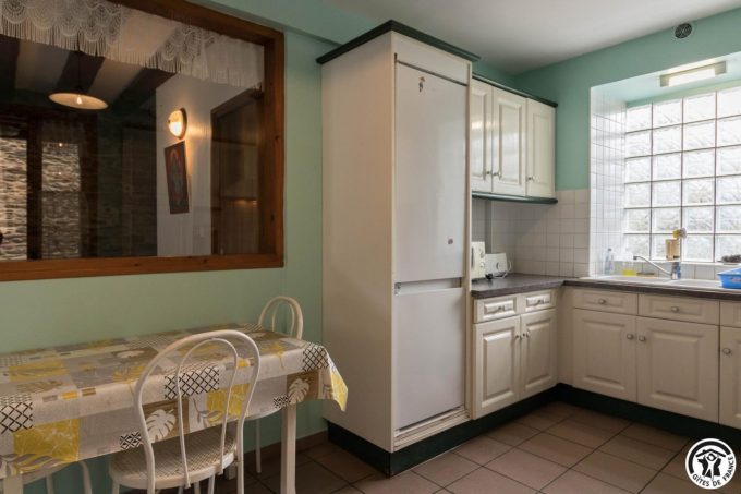 31G100251-c2bc5c76df3742dba00c007a38aadb28