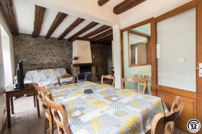 31G100251-e50935c9a4c443458371d243c5fdbbac