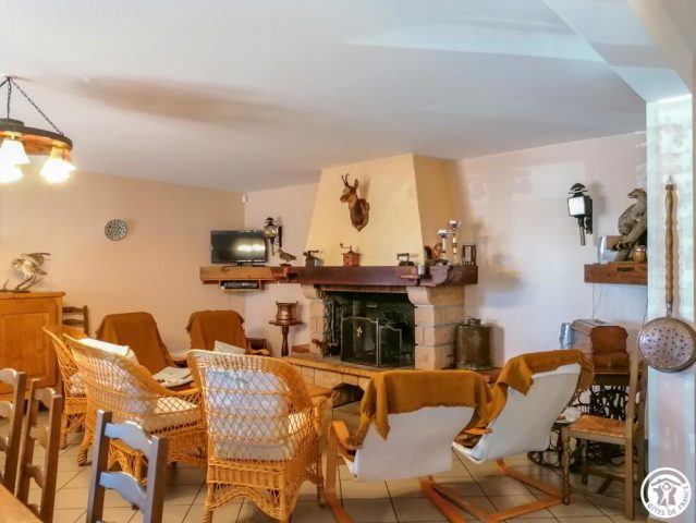 31G100253-5ef075b7bdd04d9b8f1a6e279b5e85ba