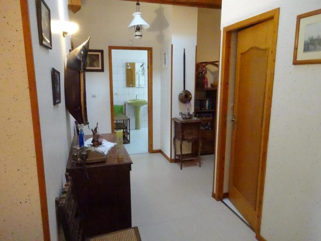 31G100253-6ce0dff6cbb64468909fd81a3cdaa54a