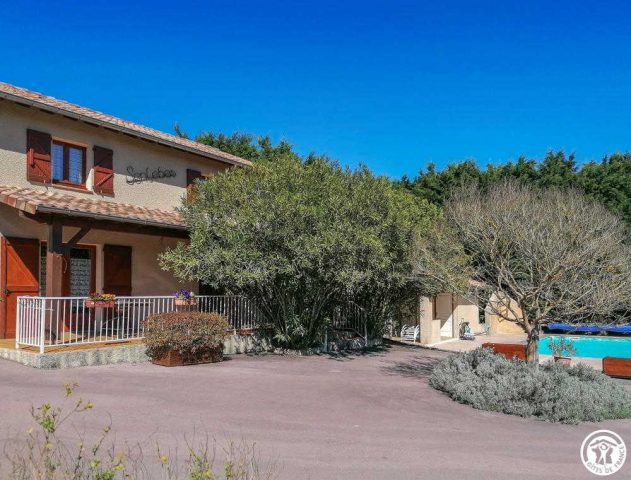 31G100253-6d6fe1d1a2914389a9bb9228fedea15c