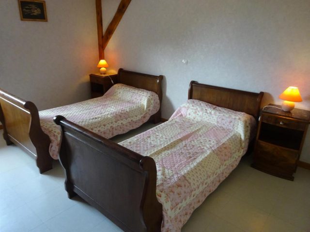 31G100253-8b2027604cb94feaa82cb4b1c9a14af7