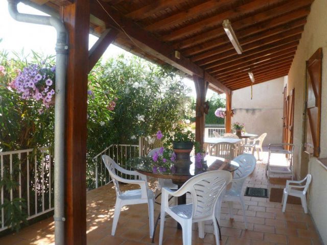 31G100253-b3df483230ec4ab798e3830e406370e7