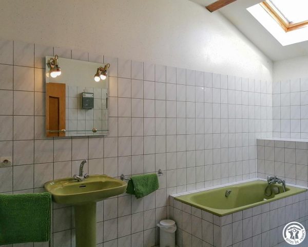 31G100253-c7f9a68aa2bb40a4b6253645f458a15b